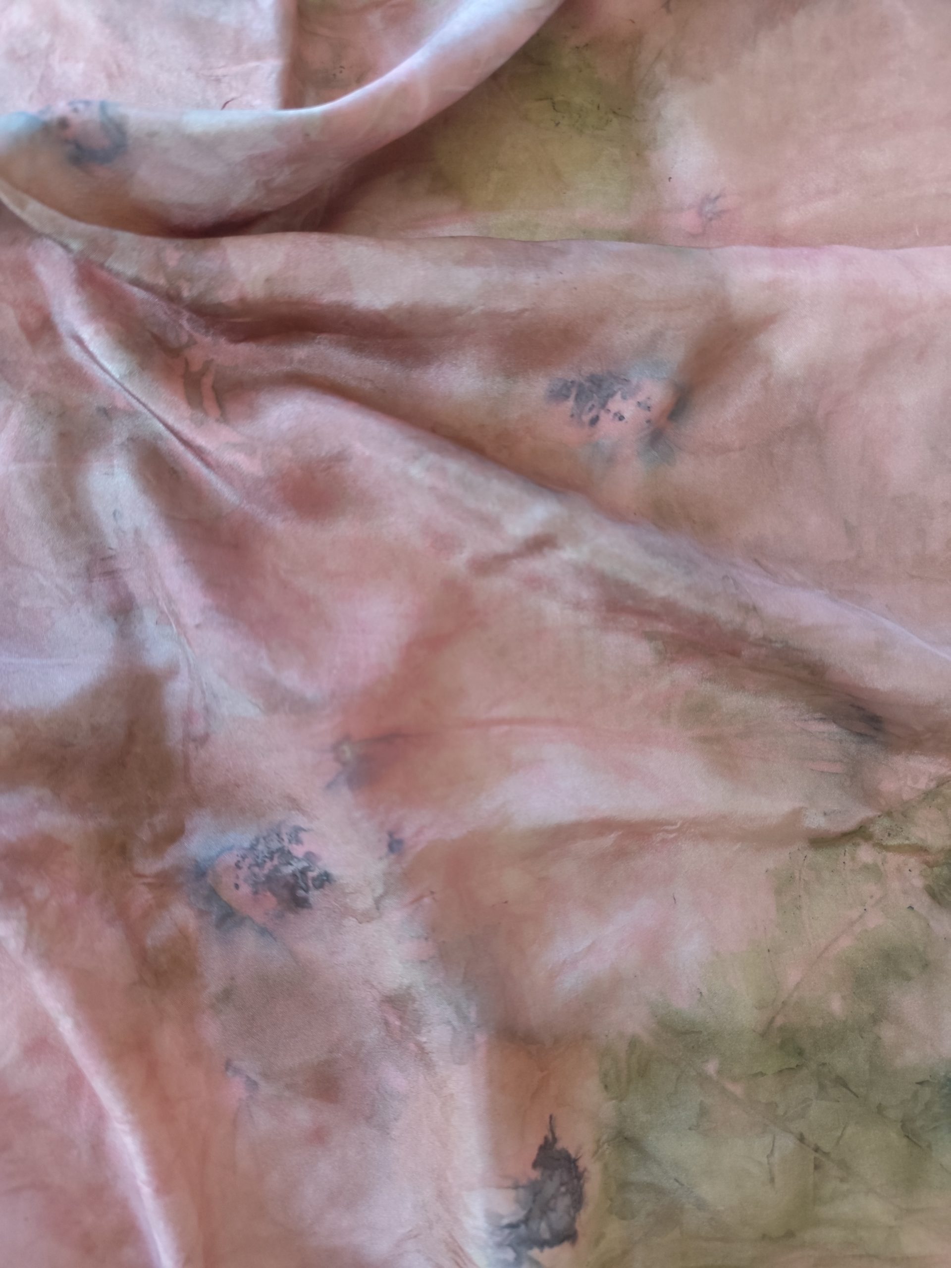 Silk scarf with natural dyes - Image 3