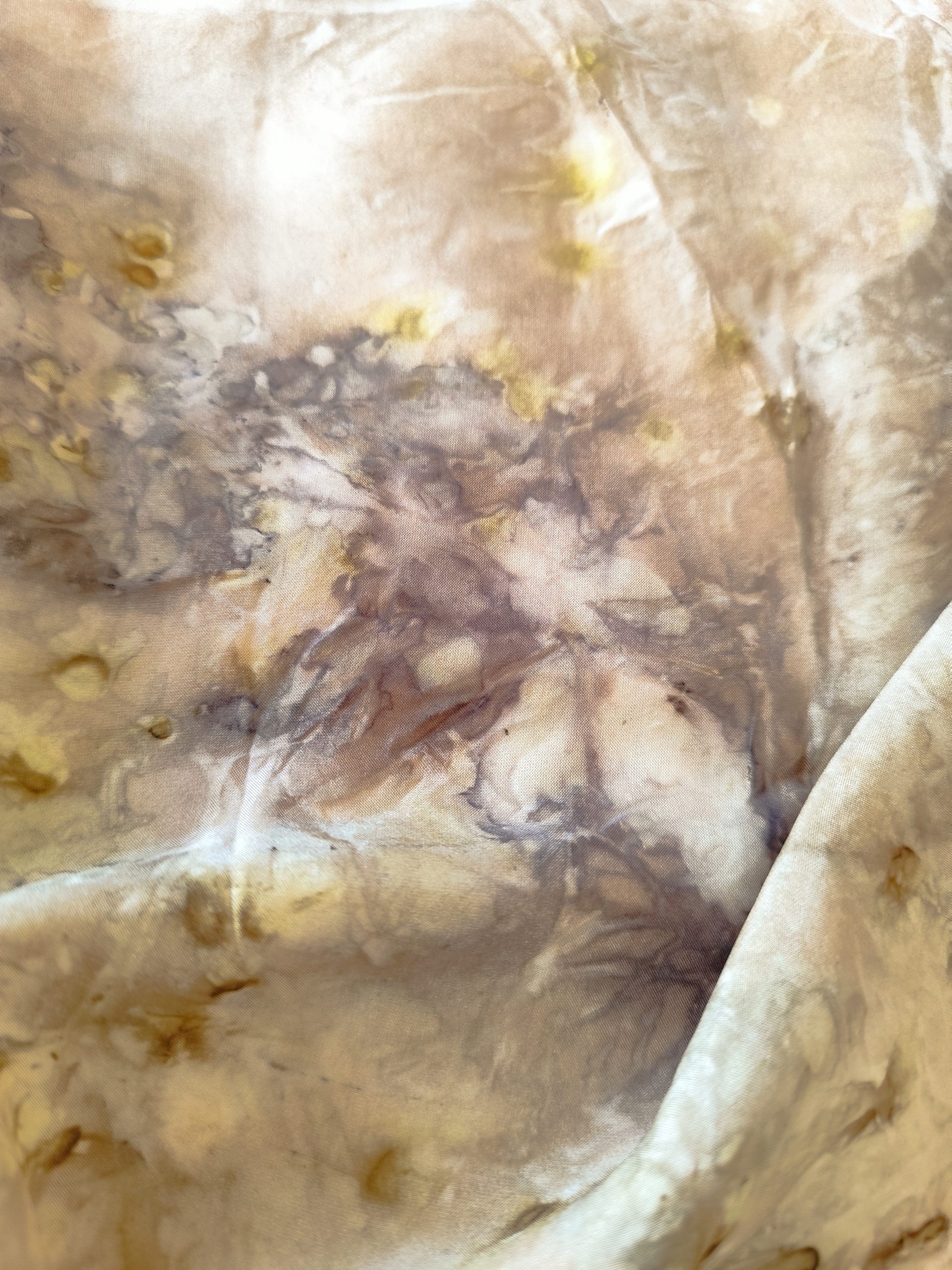 Silk scarf with natural dyes - Image 3