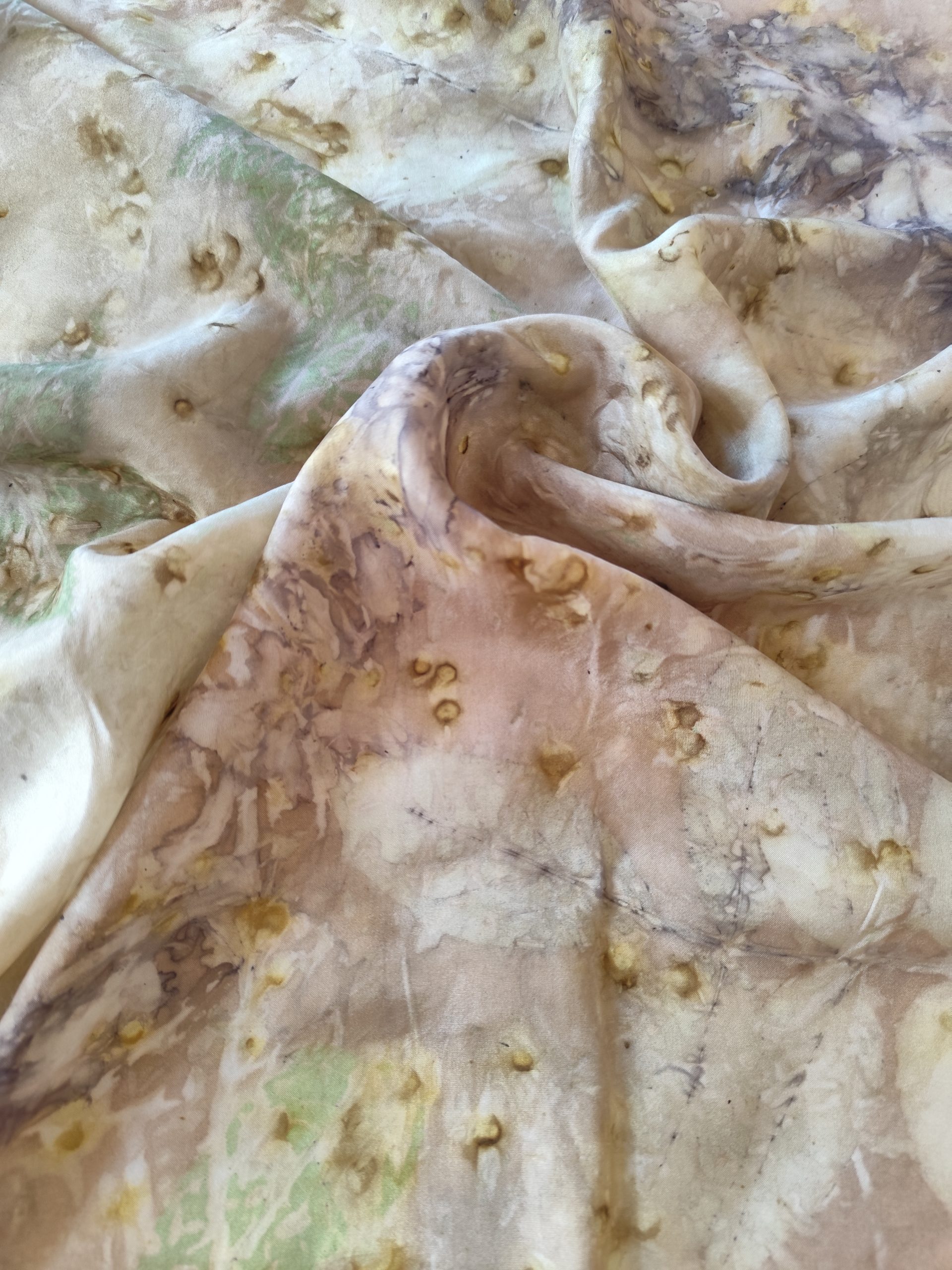 Silk scarf with natural dyes - Image 2