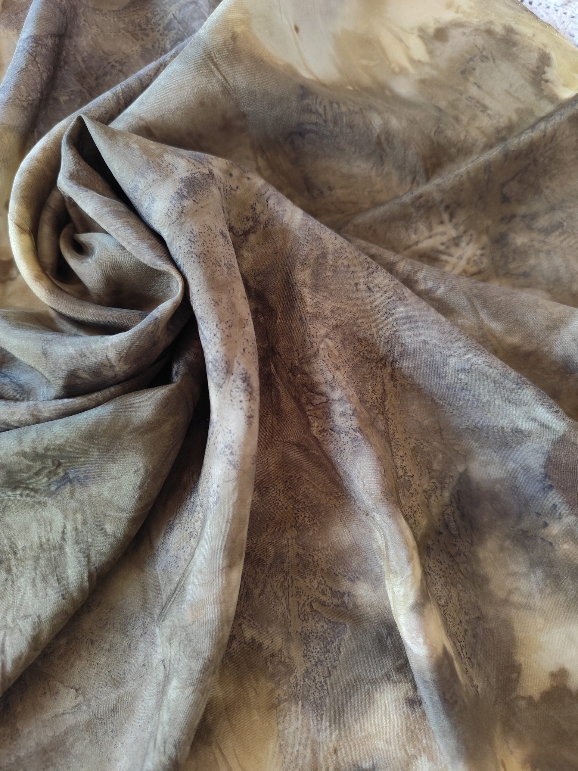 Silk scarf with natural dyes - Image 2